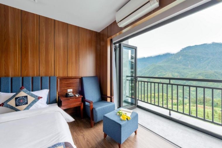 Superior Twin Mountain view